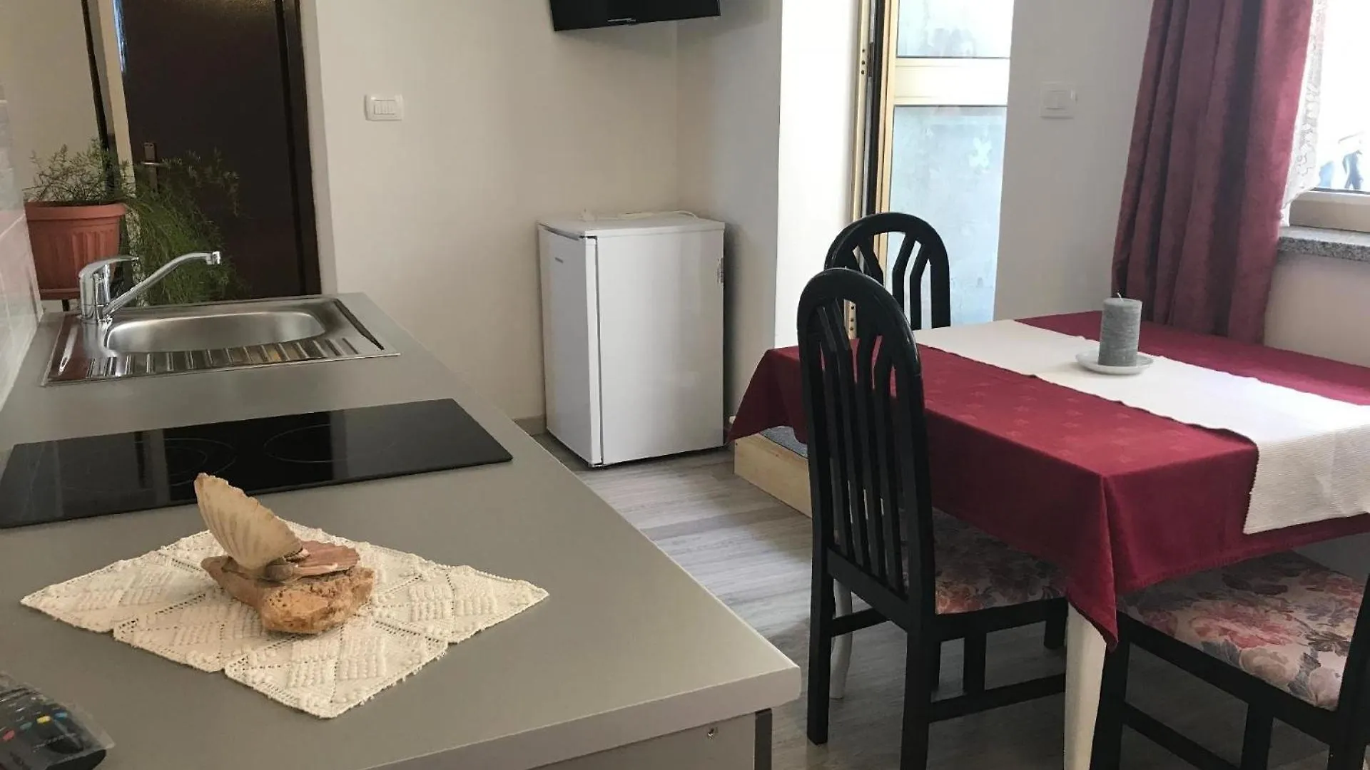 Apartman Appartement In Zambratija Mit Schoener Terrasse